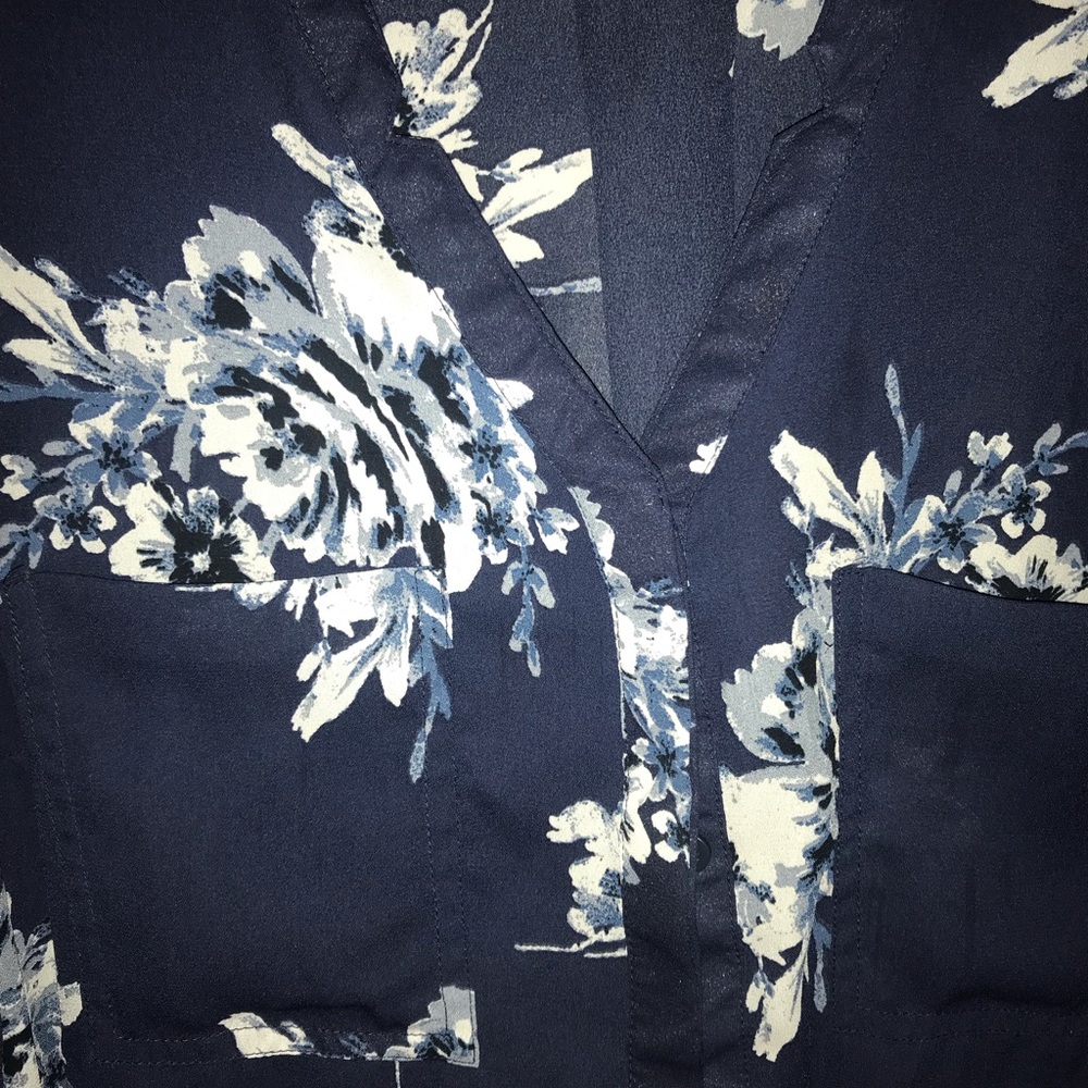 Woman’s top - Picture 2 of 2